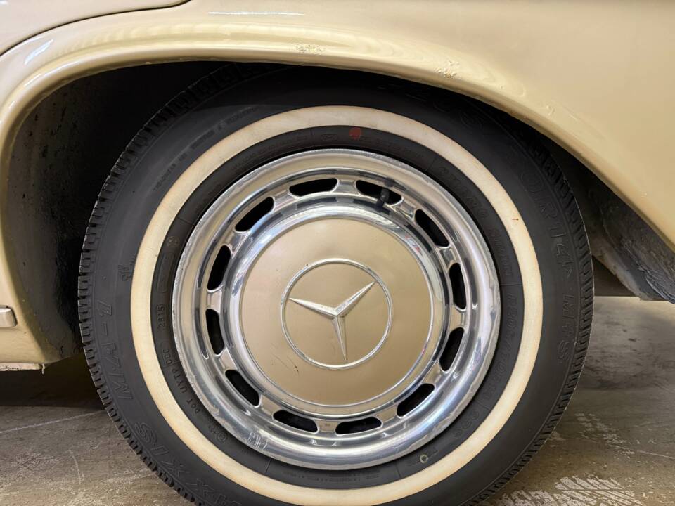 Bild 12/17 von Mercedes-Benz 280 SE (1971)