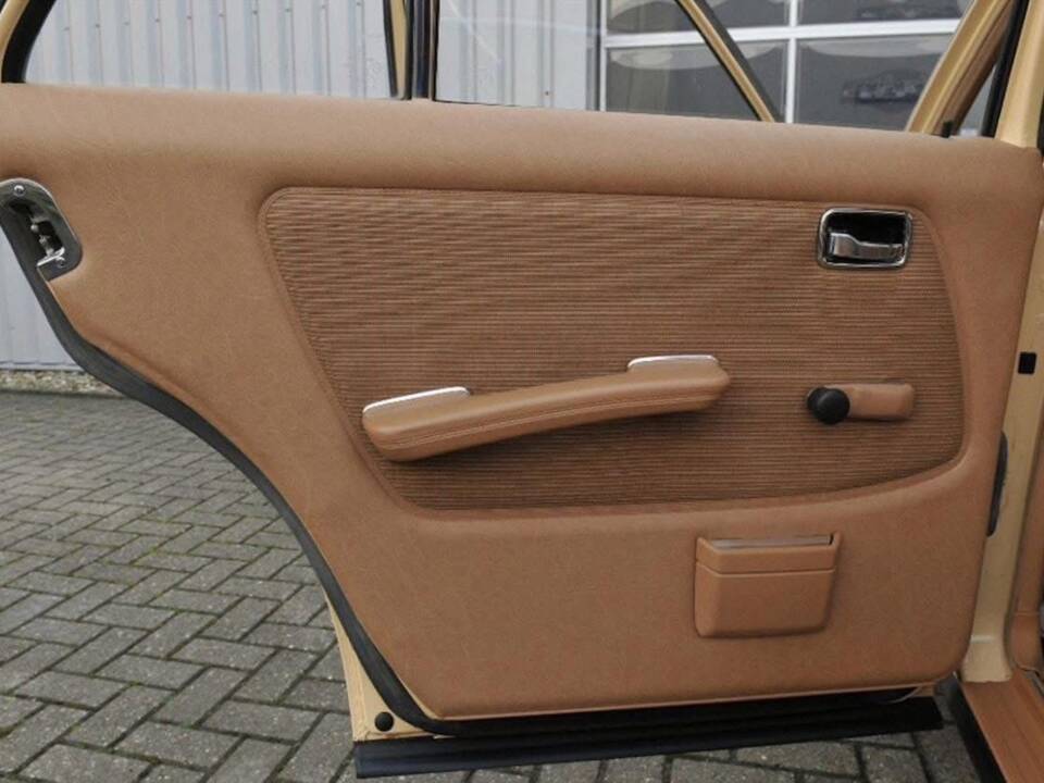 Afbeelding 7/15 van Mercedes-Benz 200 (1983)