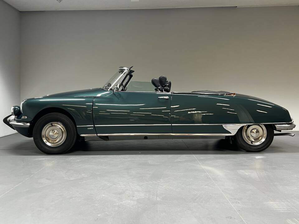 Image 4/23 of Citroën DS 21 (1969)