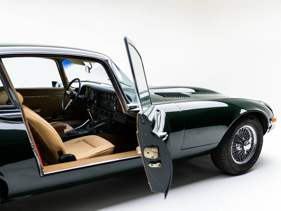 Bild 9/15 von Jaguar E-Type V12 (2+2) (1972)