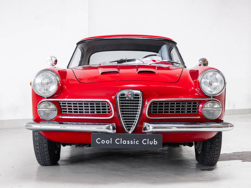 Image 2/39 of Alfa Romeo 2000 Spider (1960)