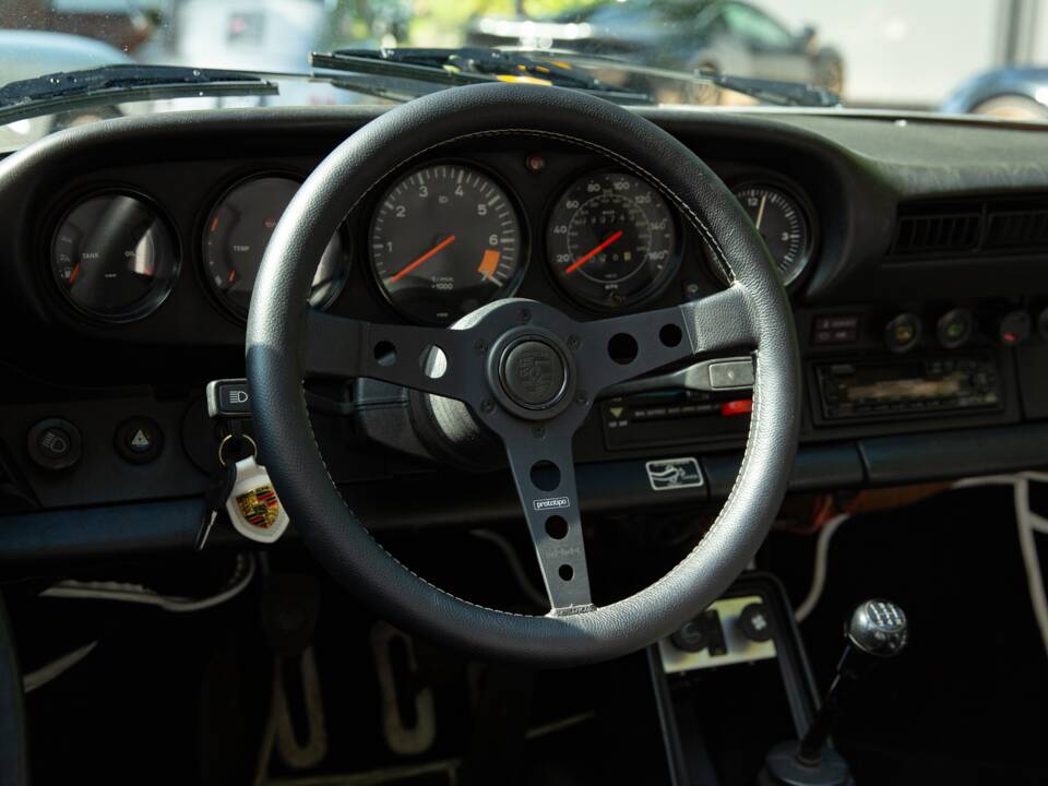 Image 7/35 of Porsche 911 SC 3.0 (1983)