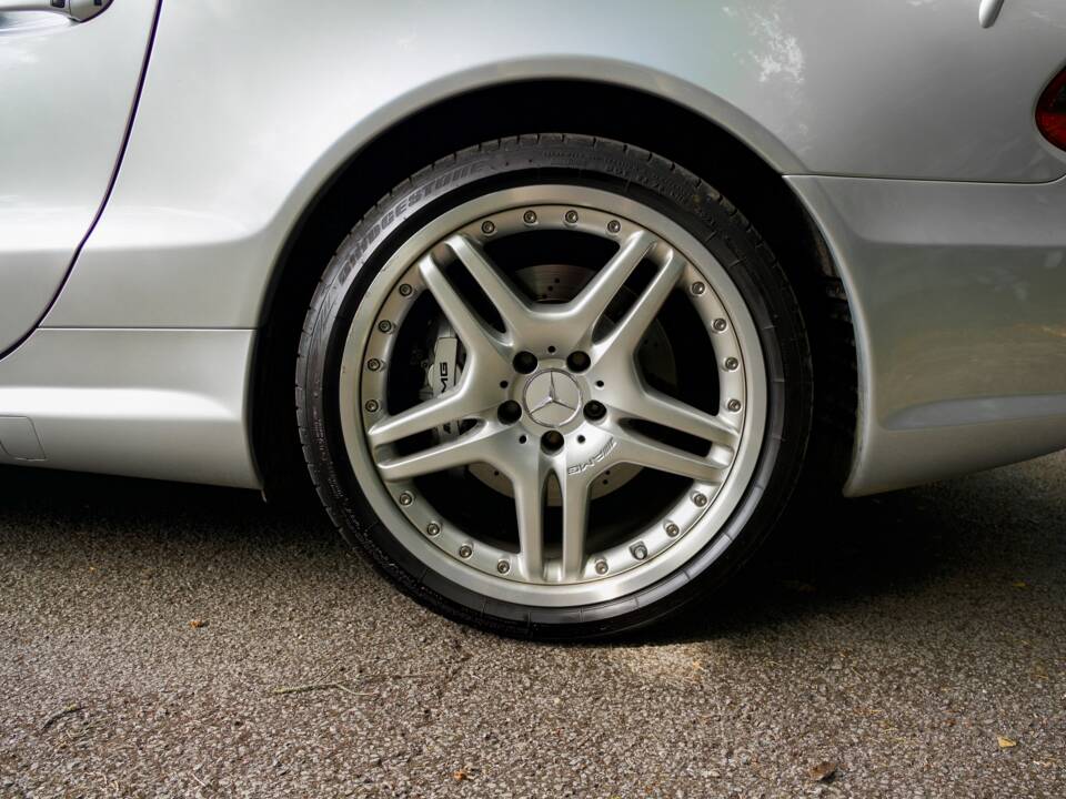 Image 15/23 de Mercedes-Benz SL 55 AMG (2007)