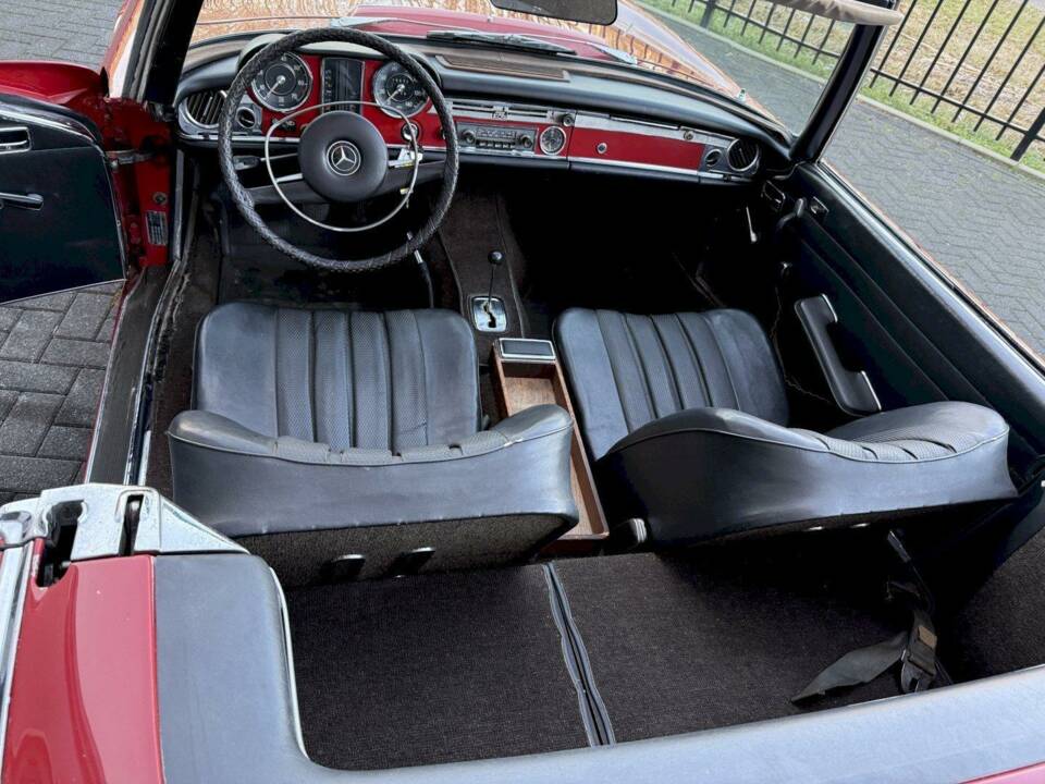 Image 15/36 of Mercedes-Benz 250 SL (1968)