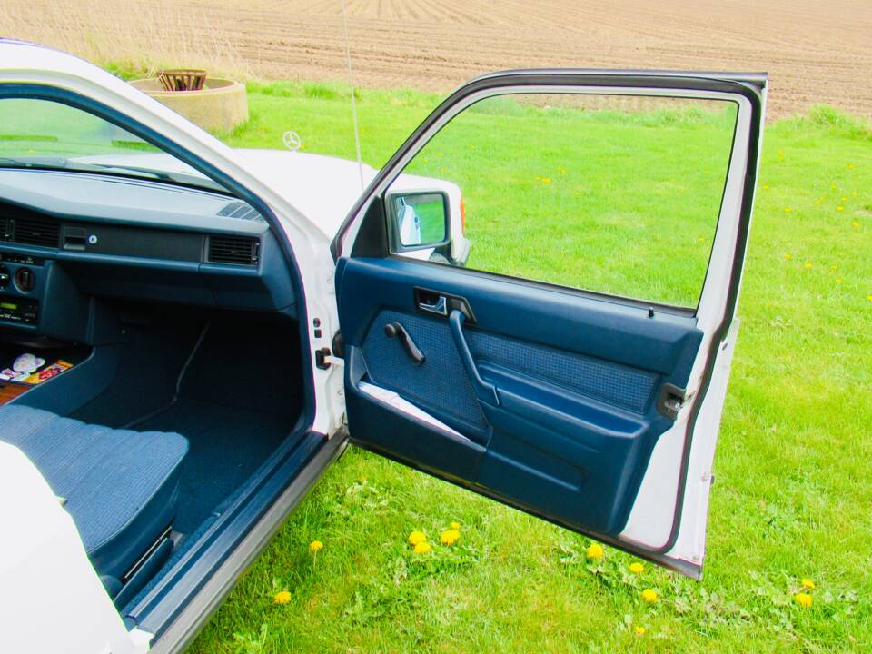 Bild 8/25 von Mercedes-Benz 190 D 2.5 (1986)