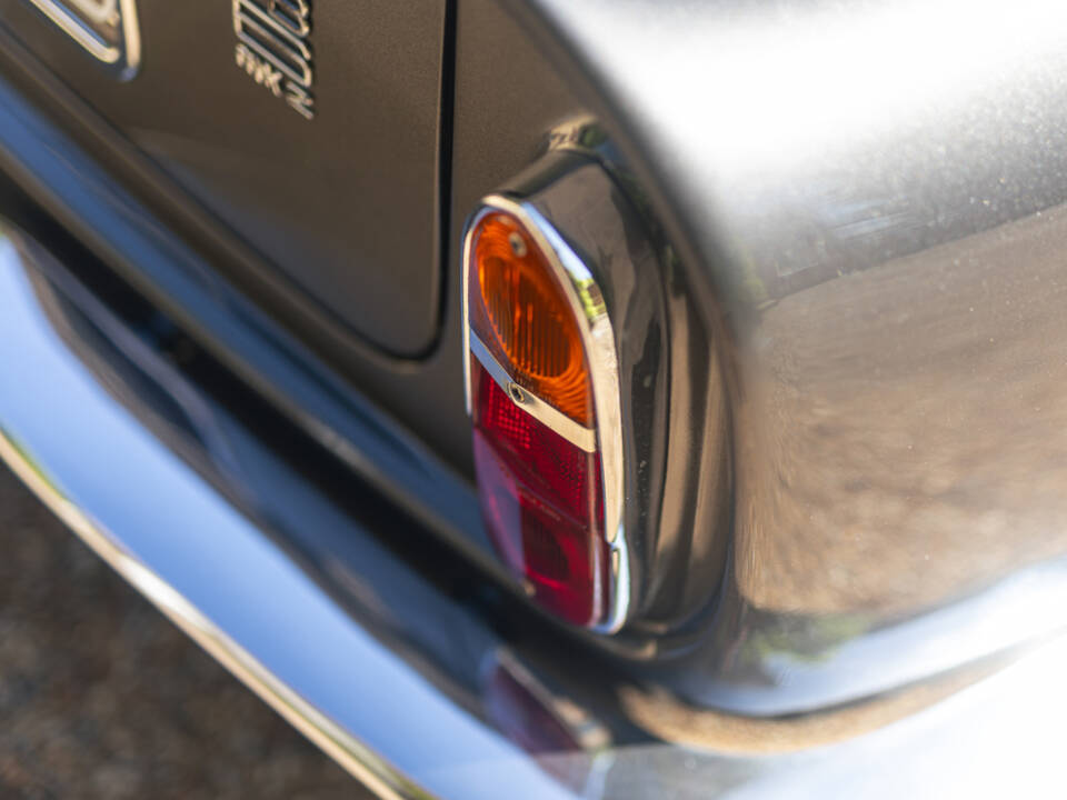 Bild 46/50 von Aston Martin DB 6 Vantage (1970)