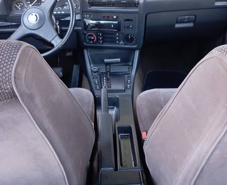 Image 31/51 of BMW 318i (1985)