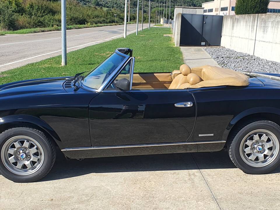 Image 2/35 of FIAT 124 Pininfarina Spidereuropa (1984)