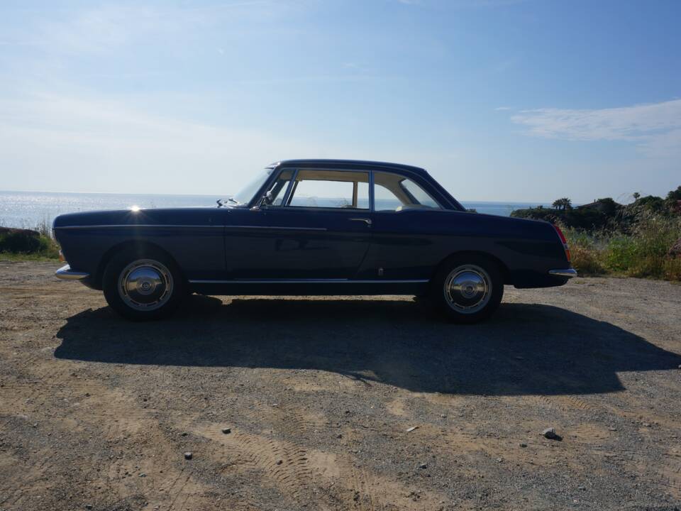 Image 8/46 of Peugeot 404 Coupé (1967)