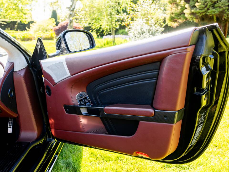 Image 28/39 of Aston Martin DBS Volante (2011)