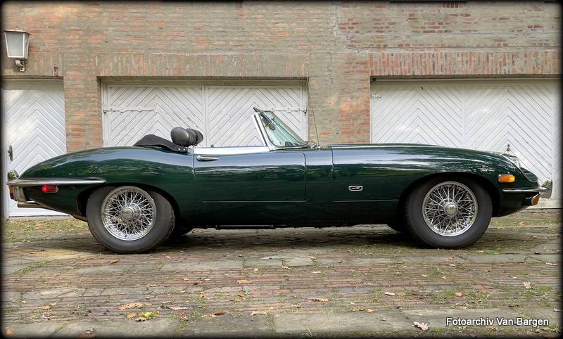 Image 24/45 of Jaguar E-Type (1971)