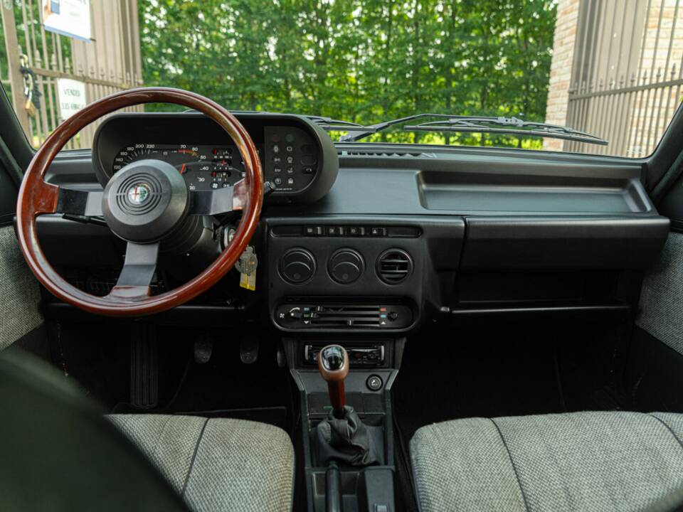 Imagen 35/50 de Alfa Romeo Giulietta 1.8 (1985)
