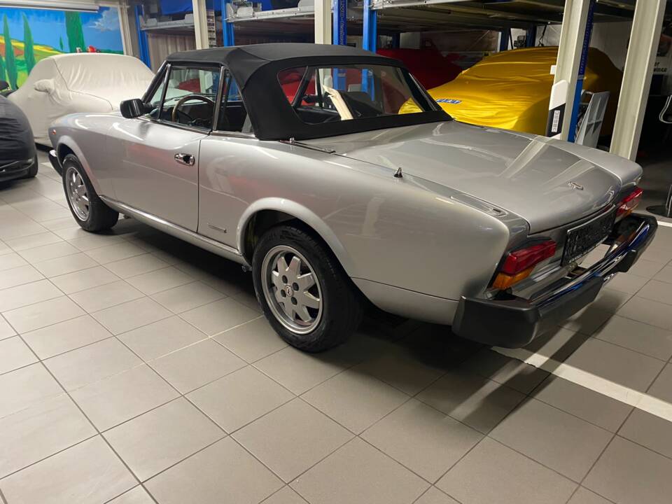 Image 5/32 of FIAT 124 Pininfarina Spidereuropa (1985)