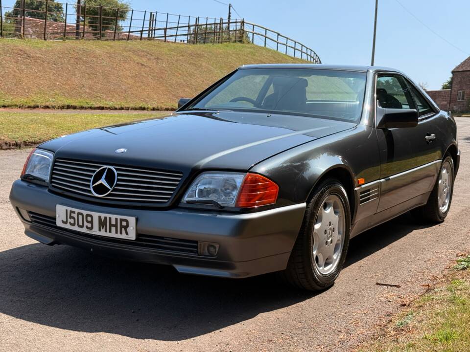 Immagine 7/29 di Mercedes-Benz 500 SL (1992)