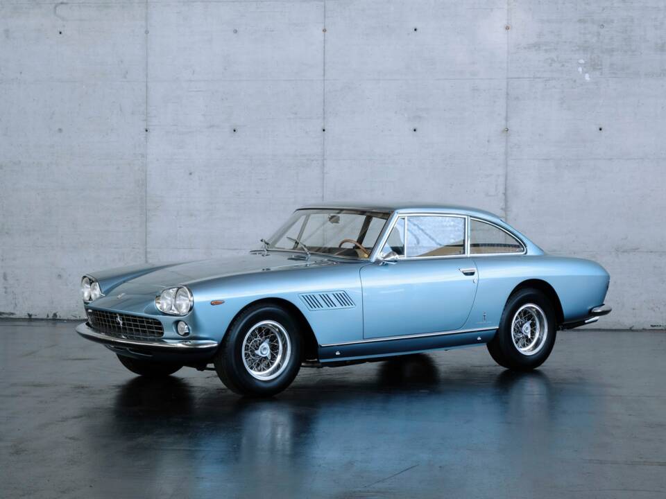 Image 4/50 of Ferrari 330 GT 2+2 (1964)