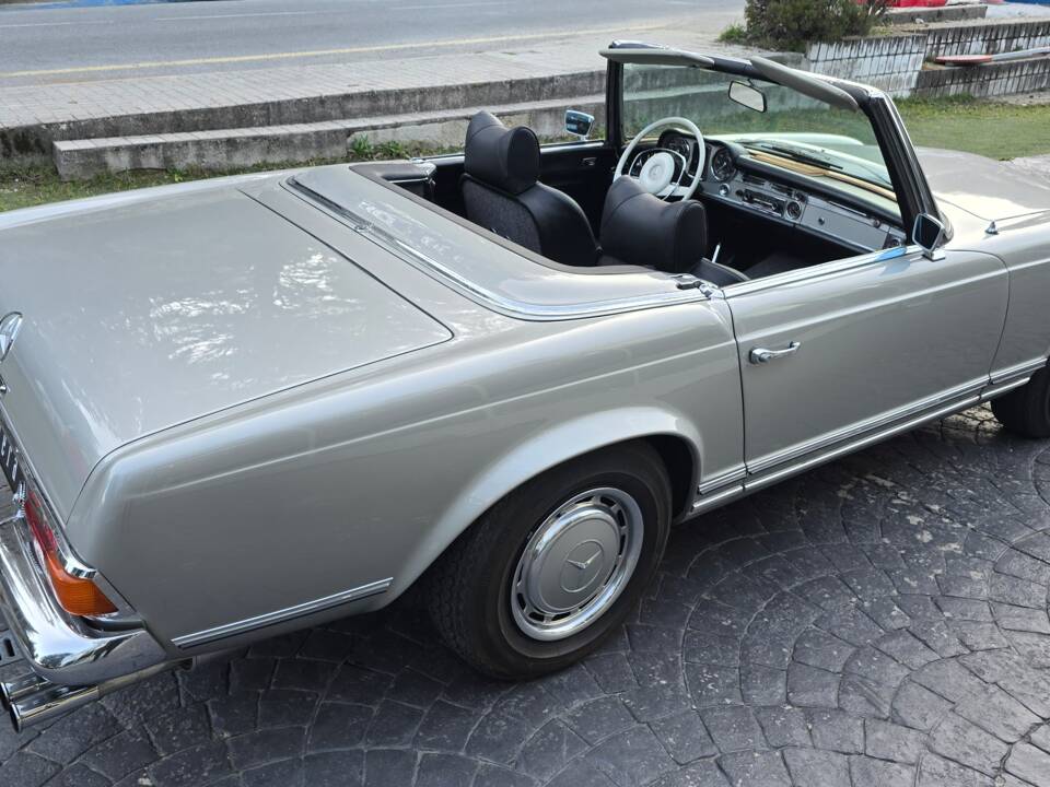 Image 22/26 de Mercedes-Benz 280 SL (1970)