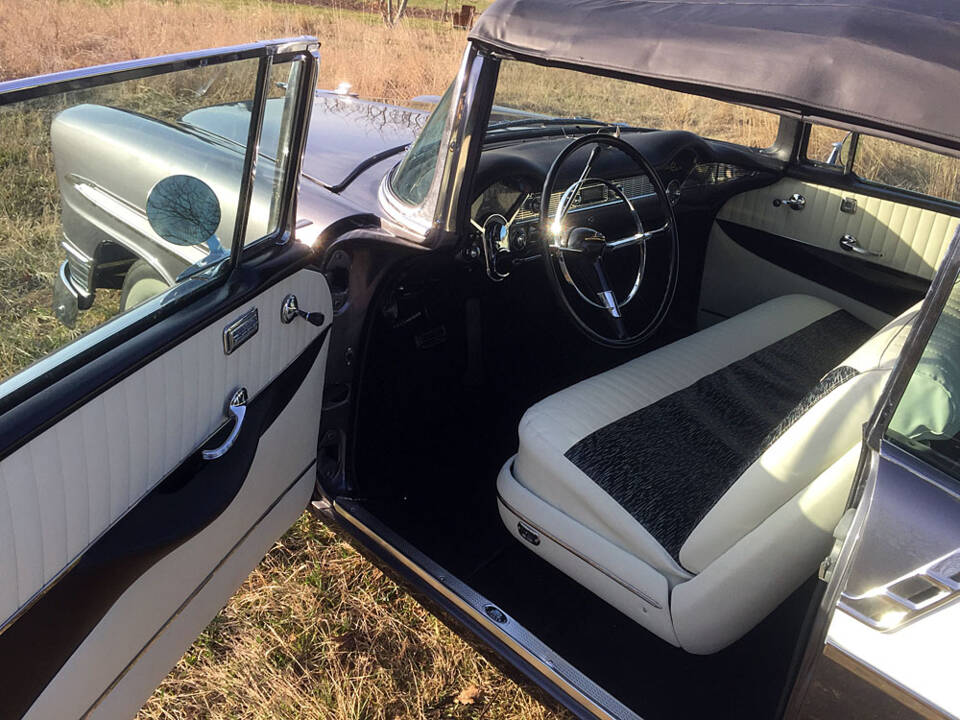 Image 3/20 of Chevrolet Bel Air Convertible (1956)