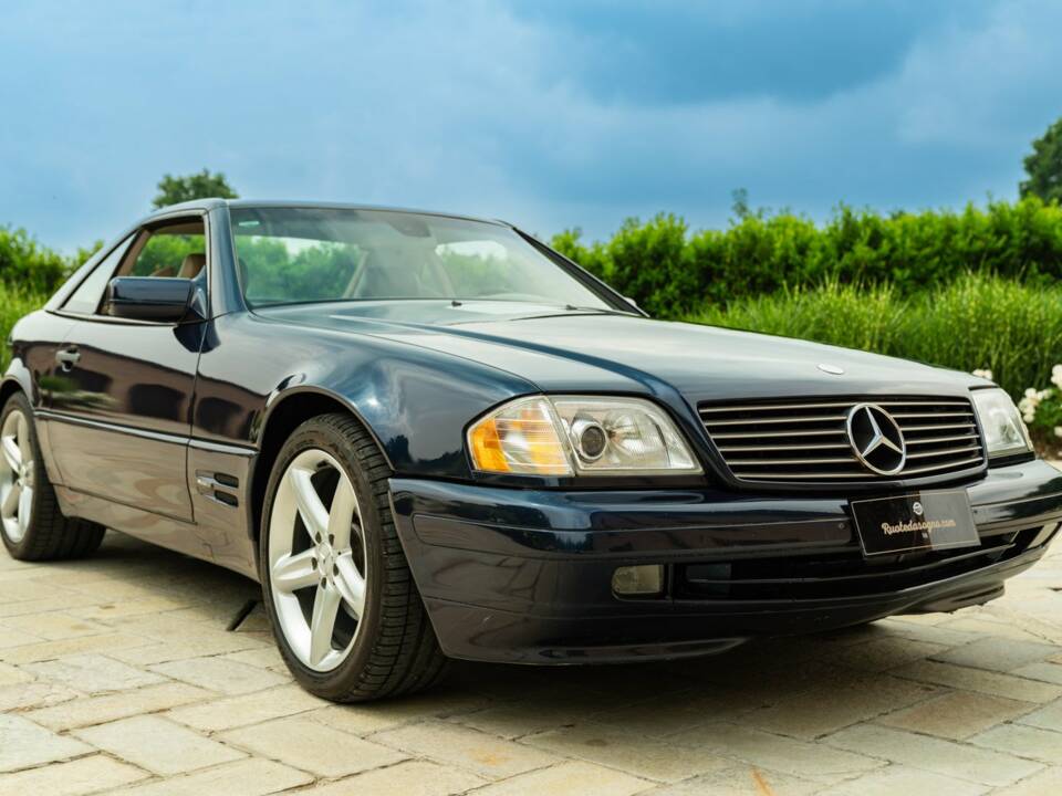 Immagine 11/50 di Mercedes-Benz SL 500 (1998)