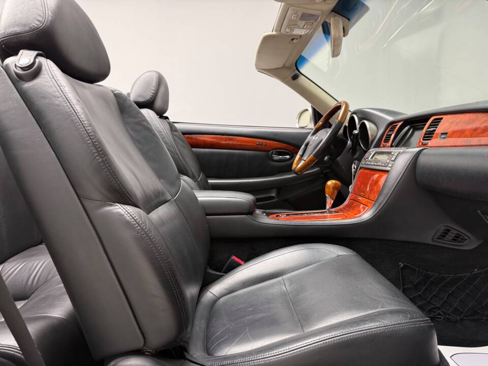 Immagine 13/23 di Lexus SC 430 (2004)