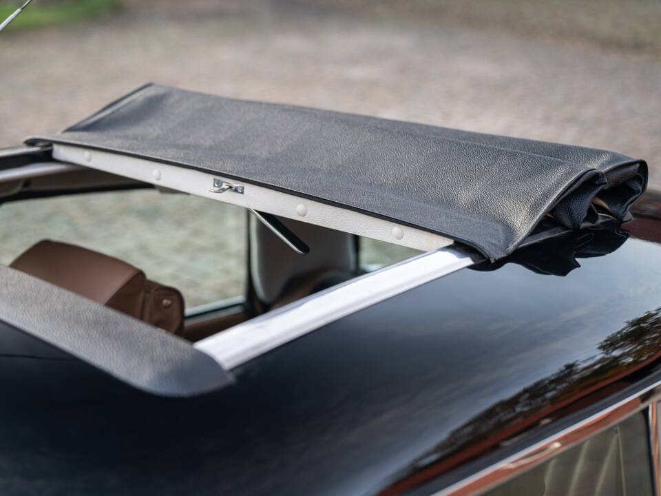 Image 3/44 of Citroën DS 21 (1968)