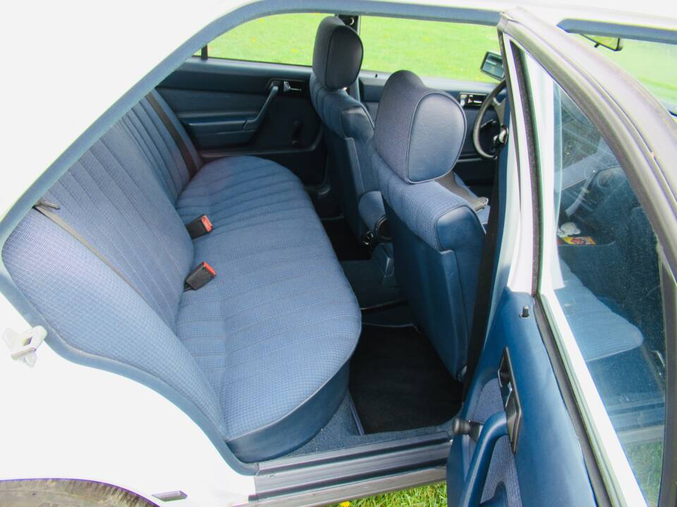 Bild 10/25 von Mercedes-Benz 190 D 2.5 (1986)