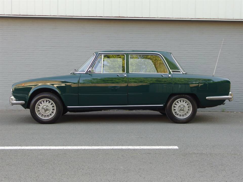 Image 6/99 of Alfa Romeo 1750 Berlina (1970)