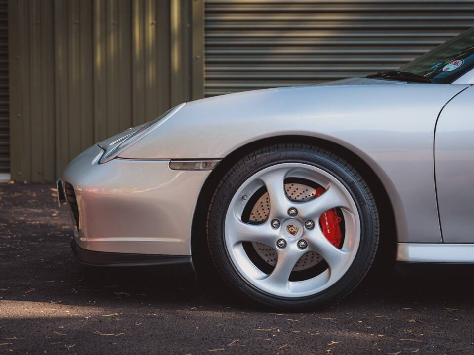 Obraz 22/38 pojazdu Porsche 911 Turbo (2001)