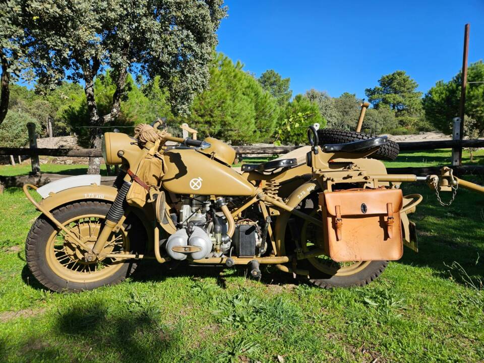 Image 3/8 of BMW R75 (1943)