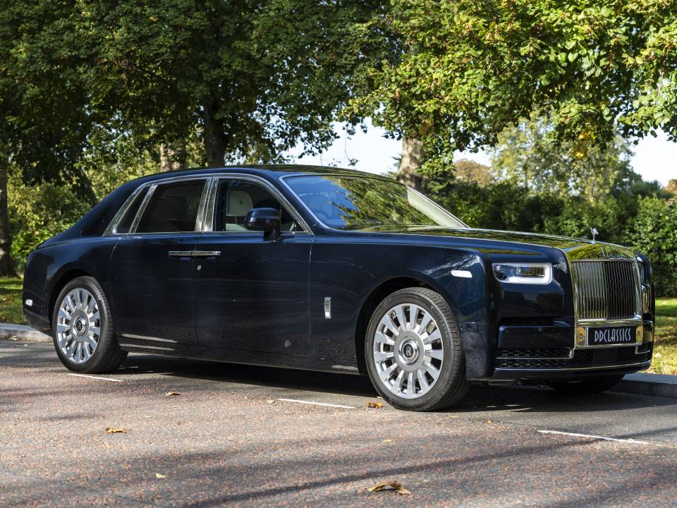 Image 2/38 of Rolls-Royce Phantom VIII (2019)