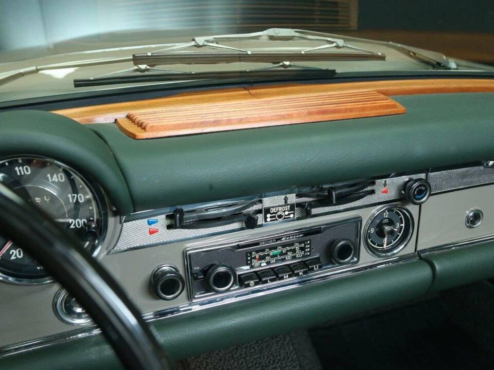 Image 20/50 de Mercedes-Benz 280 SL (1970)