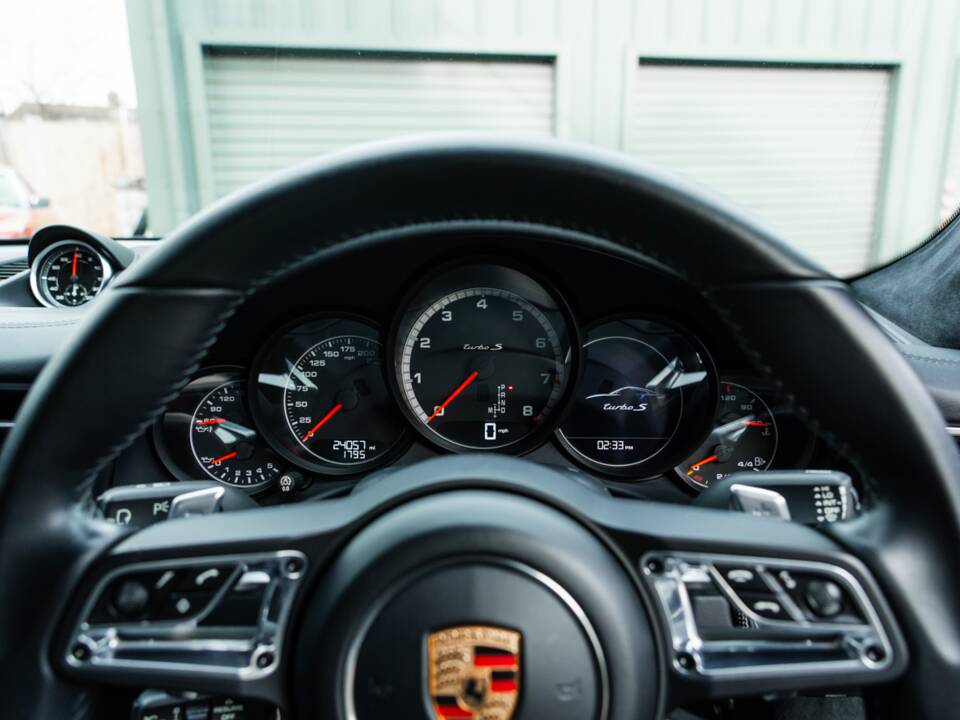 Bild 31/52 von Porsche 911 Turbo S (2017)