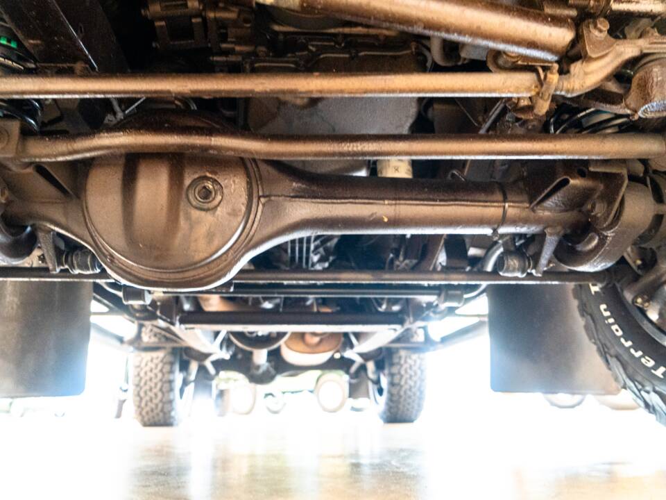 Bild 25/30 von Land Rover Defender 110 (2013)