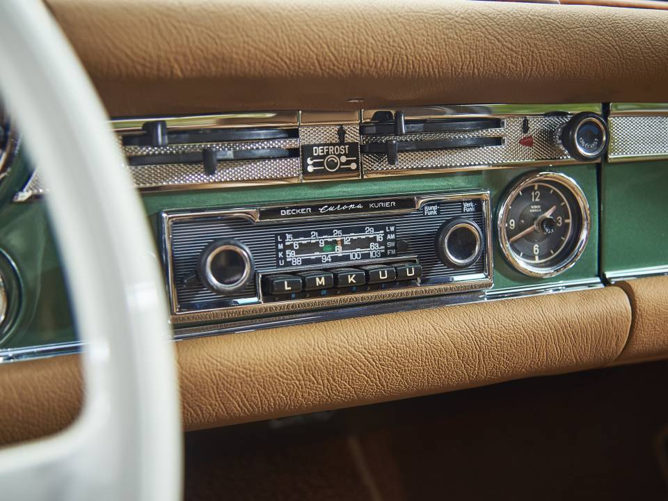 Image 17/50 of Mercedes-Benz 280 SL (1968)