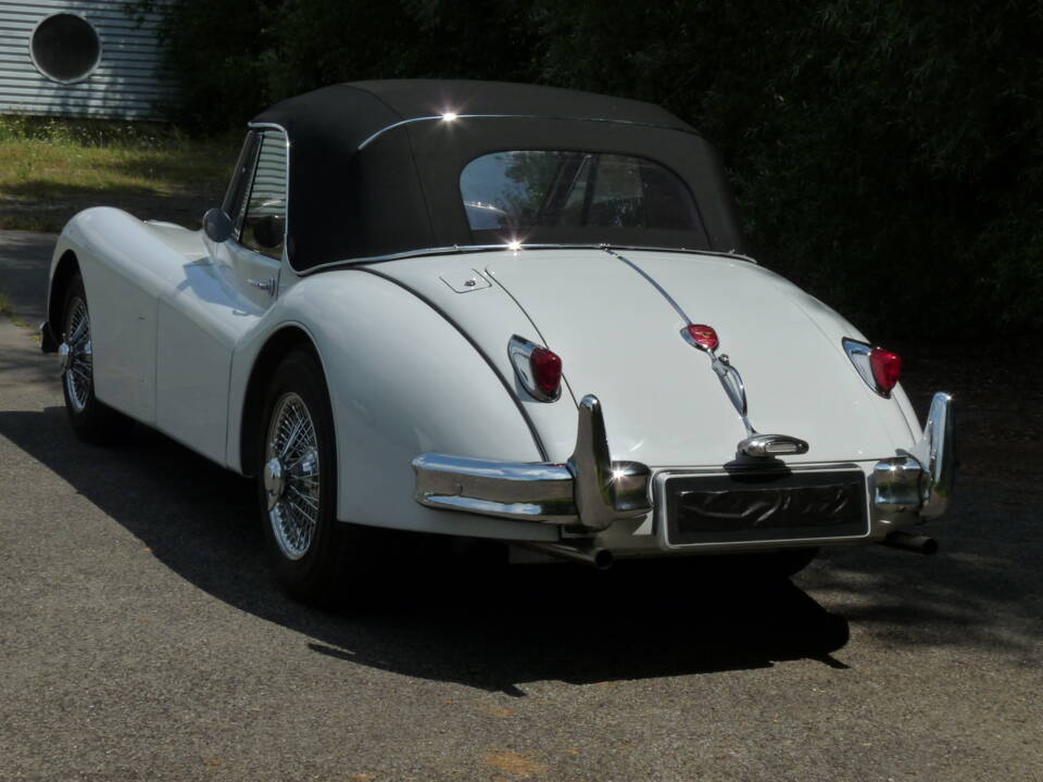 Immagine 5/22 di Jaguar XK 140 SE DHC (1957)