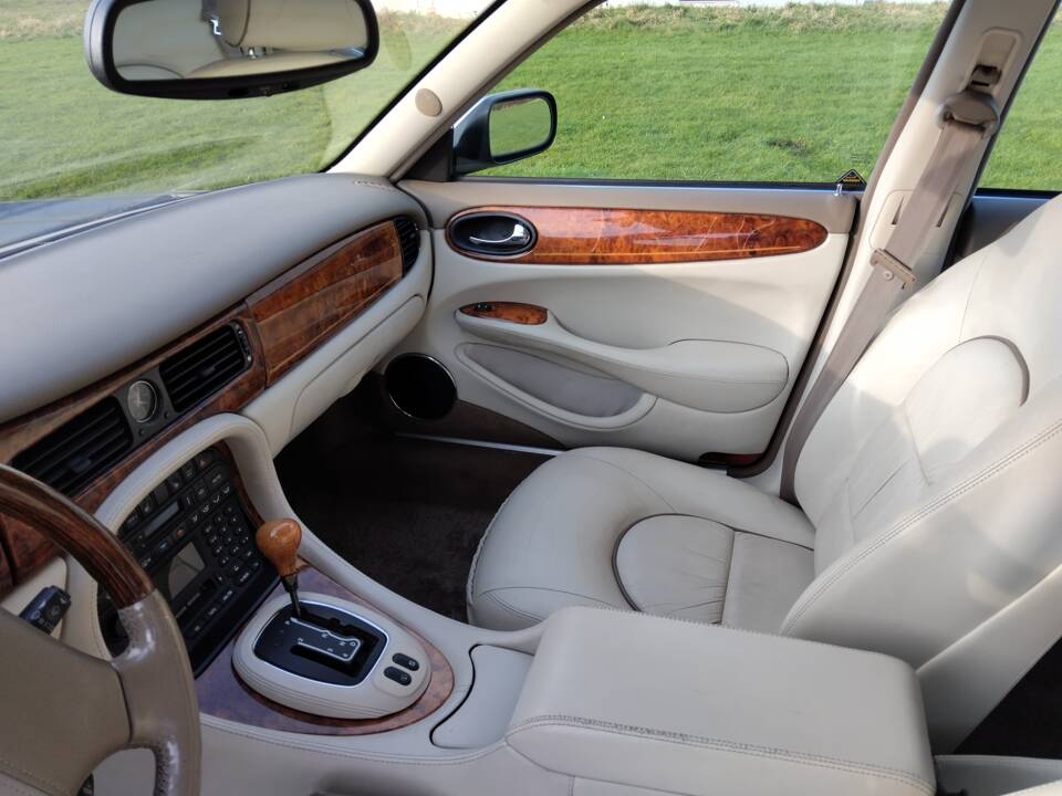 Image 42/71 of Daimler Super V8 (2000)