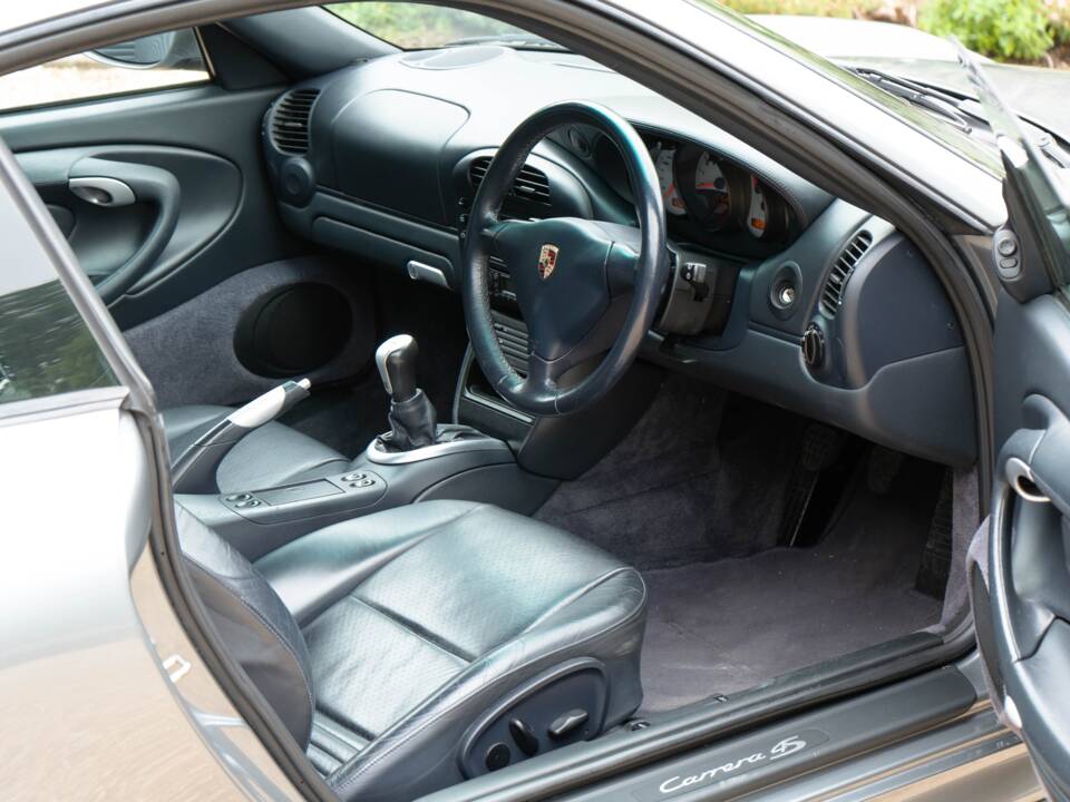 Image 4/50 of Porsche 911 Carrera 4S (2003)