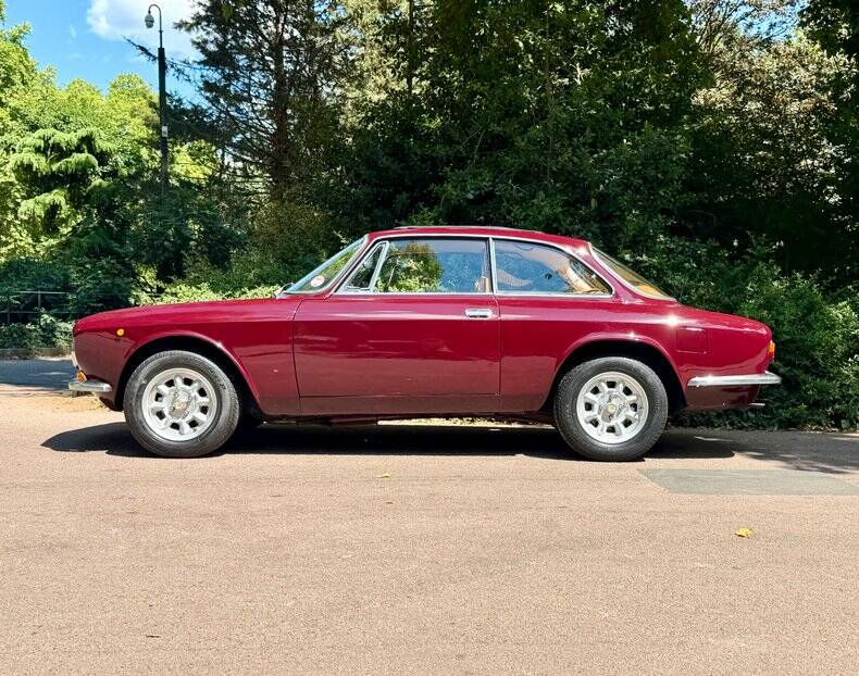 Image 46/48 of Alfa Romeo Giulia 1600 GT Junior (1972)