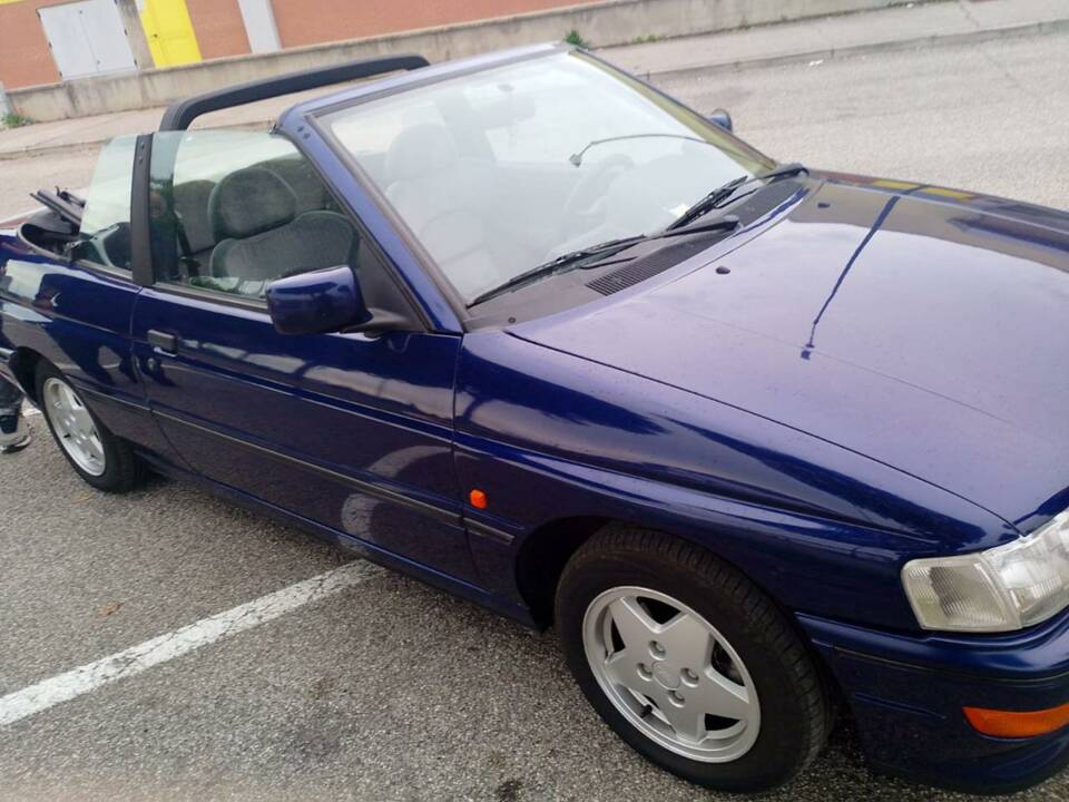 Bild 8/50 von Ford Escort 1.8 16v (1992)