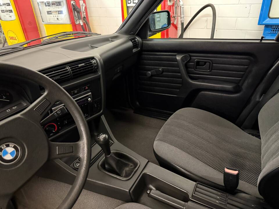 Afbeelding 9/20 van BMW 316i (1990)