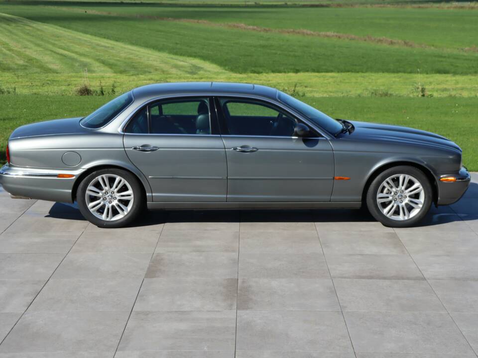 Image 4/50 of Jaguar XJ 8 4.2 (2004)