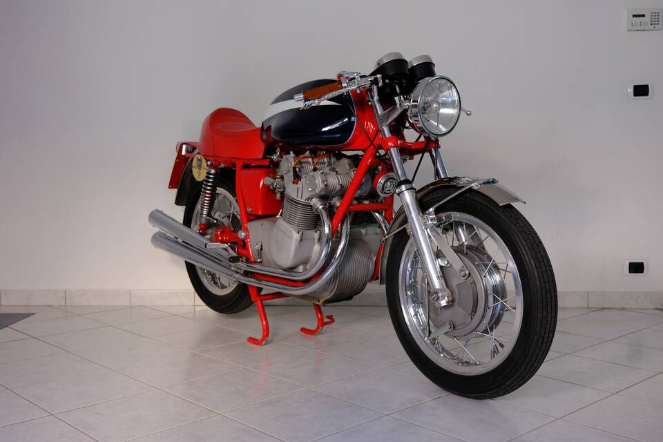 Image 15/99 of MV Agusta 750 Sport (1971)