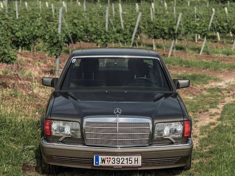 Image 3/18 de Mercedes-Benz 560 SEL (1986)