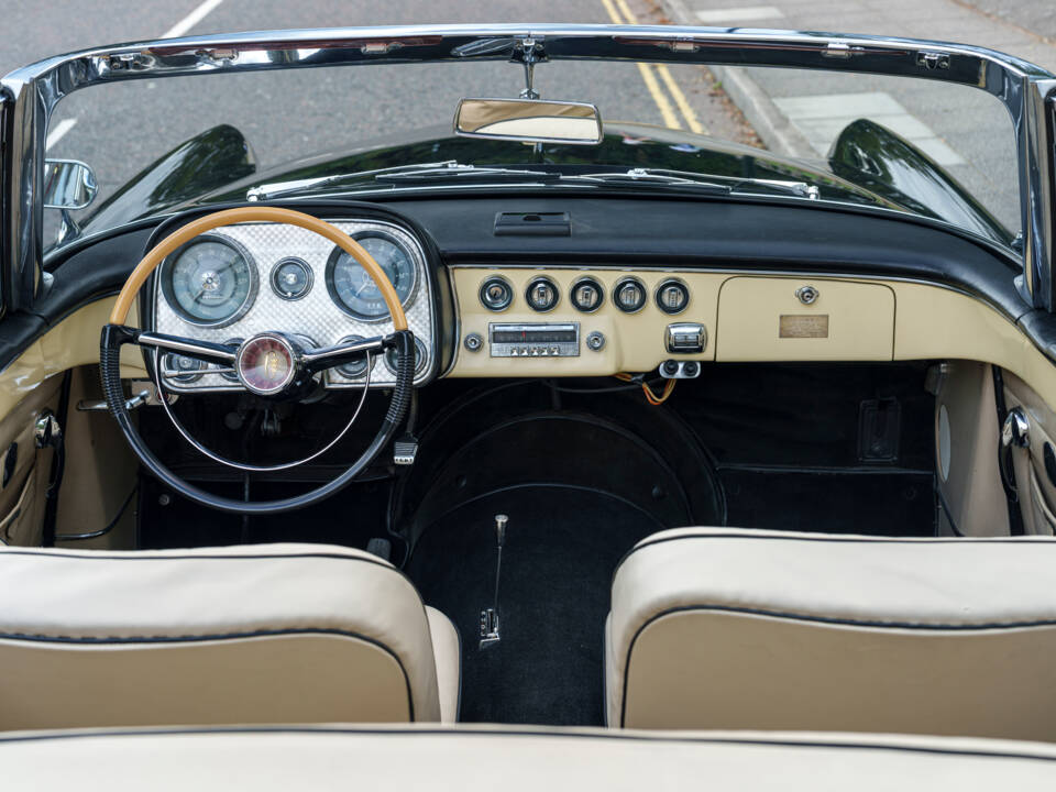 Image 15/28 of Dual-Ghia Convertible (1957)