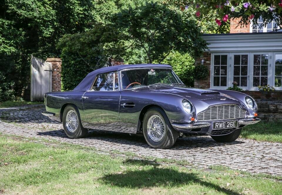 Image 3/30 de Aston Martin DB 6 Volante (1967)