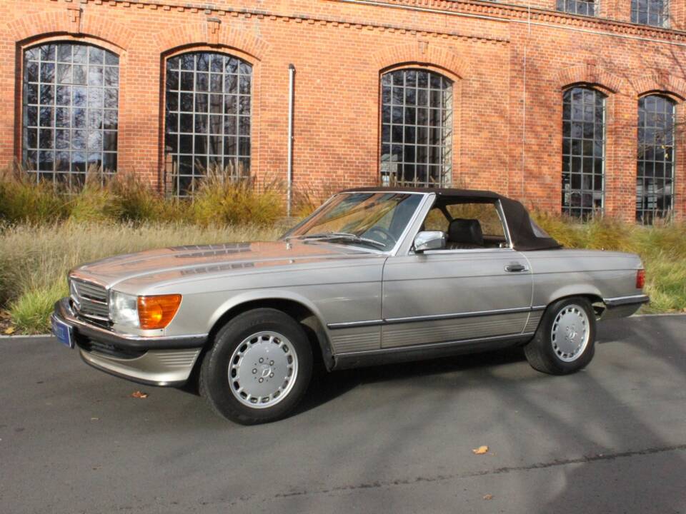 Afbeelding 4/15 van Mercedes-Benz 560 SL (1986)