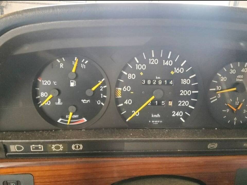Image 4/6 of Mercedes-Benz 280 SE (1982)