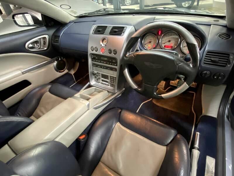 Image 2/50 of Aston Martin V12 Vanquish (2003)