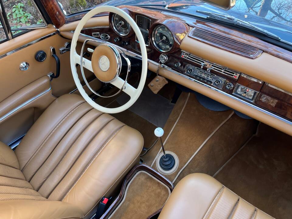 Imagen 23/65 de Mercedes-Benz 220 SE b (1961)