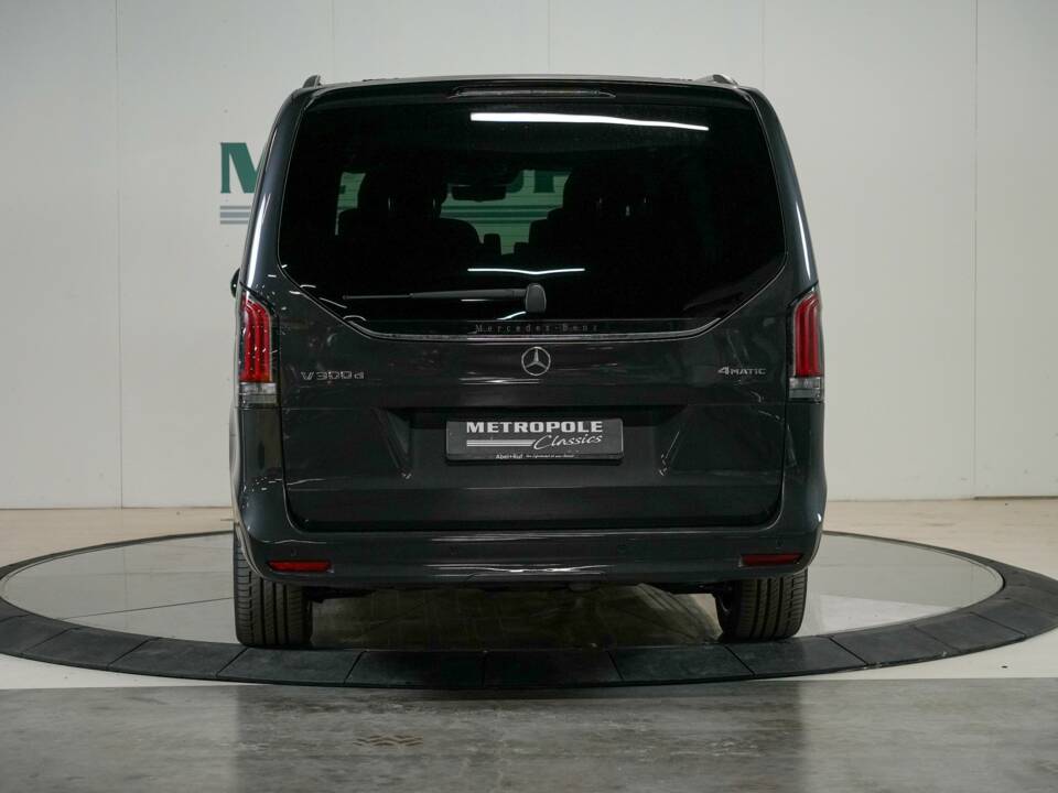 Image 15/50 de Mercedes-Benz V 300 d (2025)