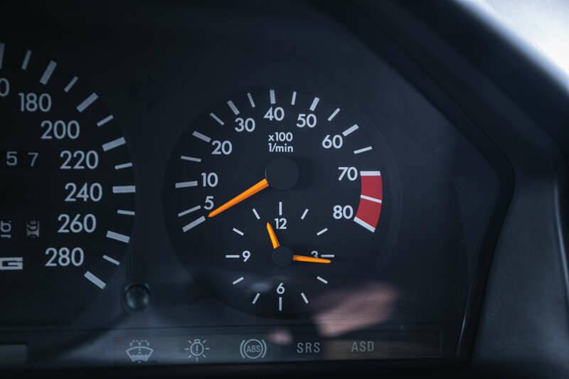 Image 12/43 of Mercedes-Benz 300 CE 3.2 AMG (1990)